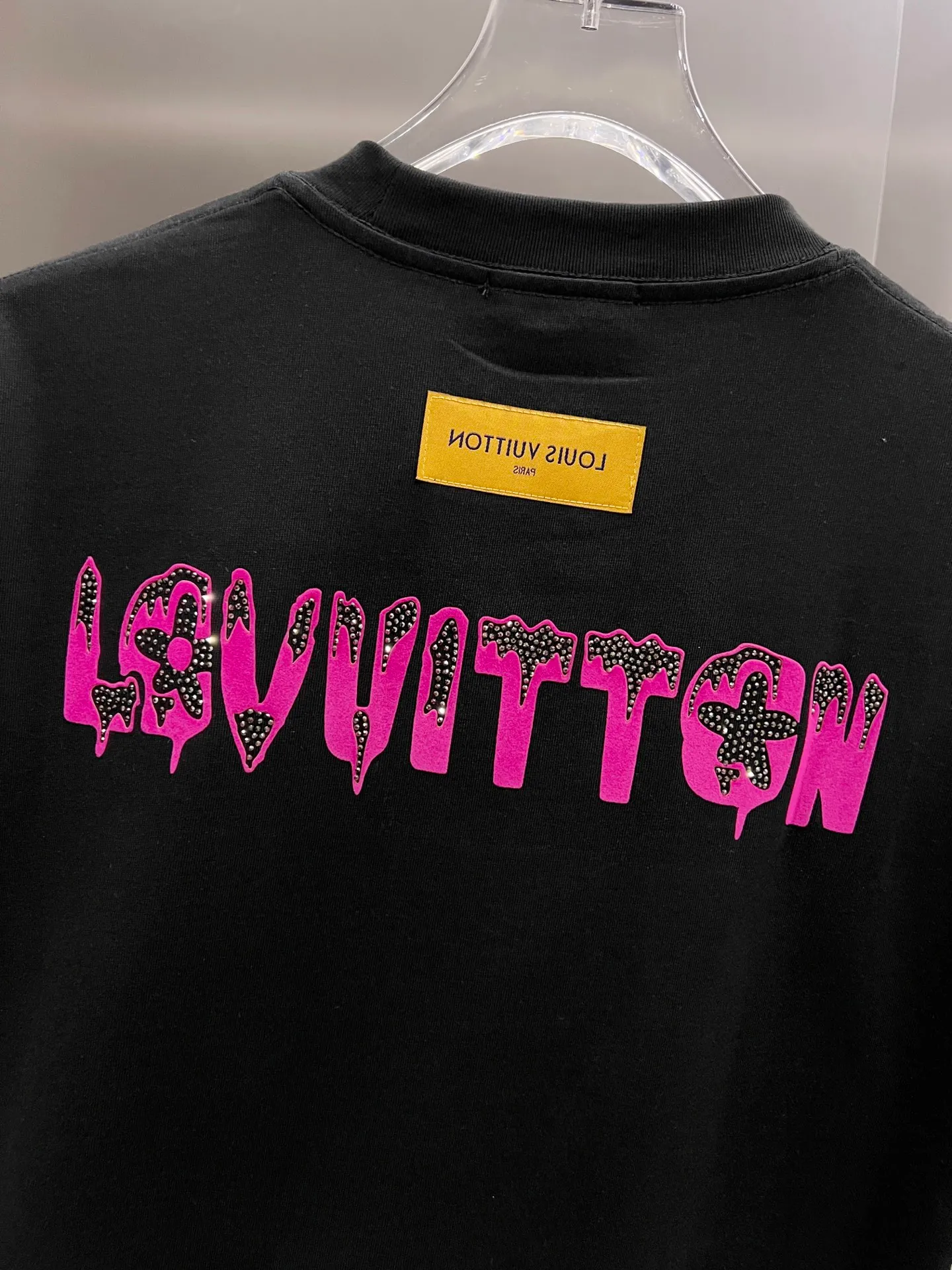🅿️190 1v Louis* 2025 autumn and winter new style, classic letter three-dimensional foam printing + hot diamond process design, high-end version! Highly breathable and comfortable, customized double yarn plain cotton fabric. Short-sleeved T-shirt. Same style for men and women. Sizes S M L XL XXL Five sizes black white
